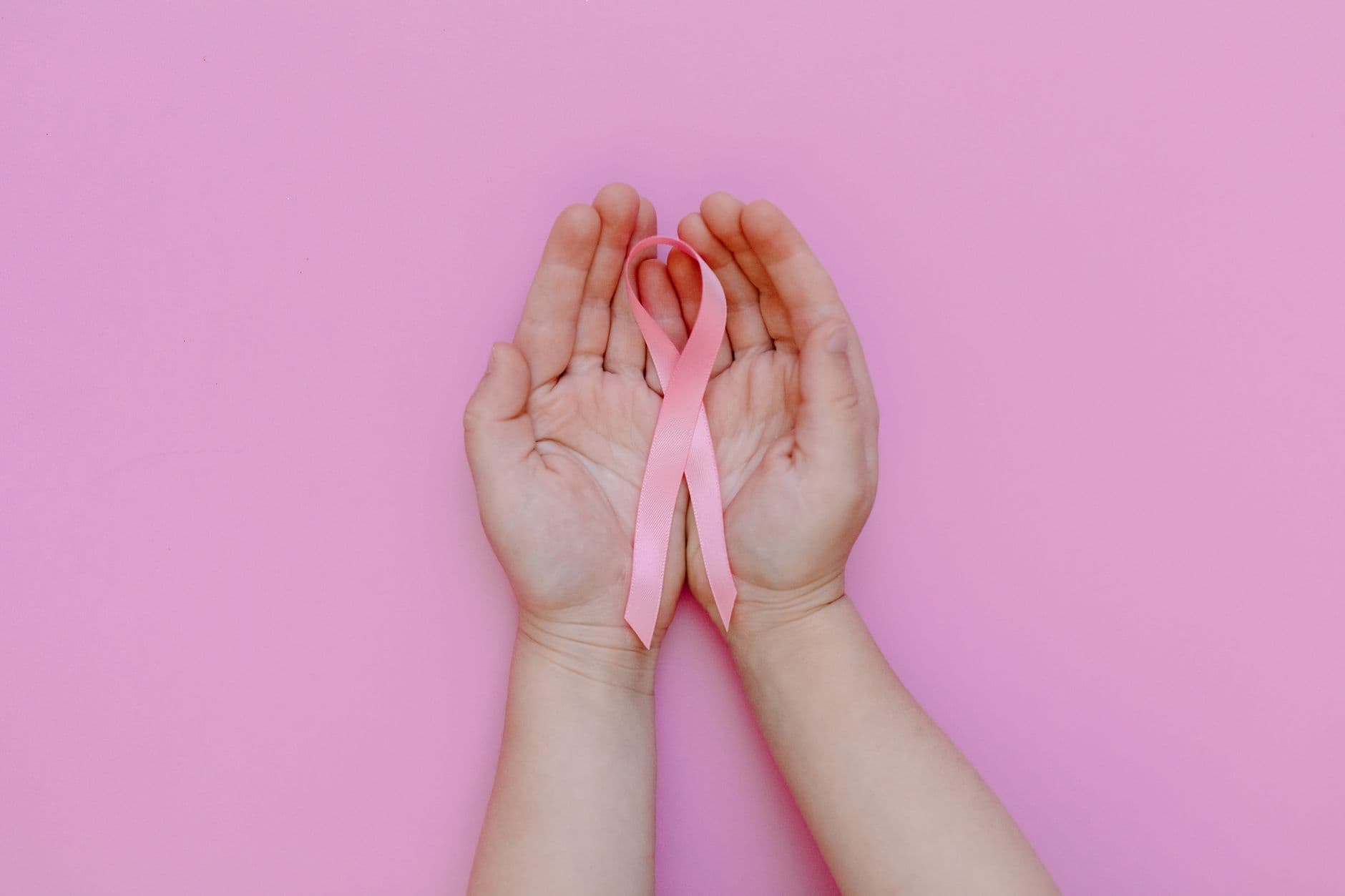 Rózsaszín séta a Belvárosban a mellrák elleni figyelemfelhívásért