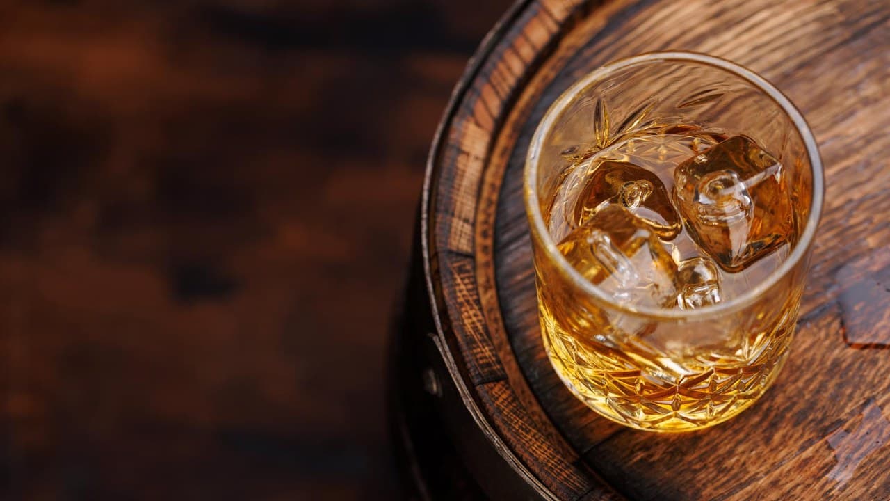 Túltermelés és fogyó kereslet: szinte leállt az amerikai whiskygyártás